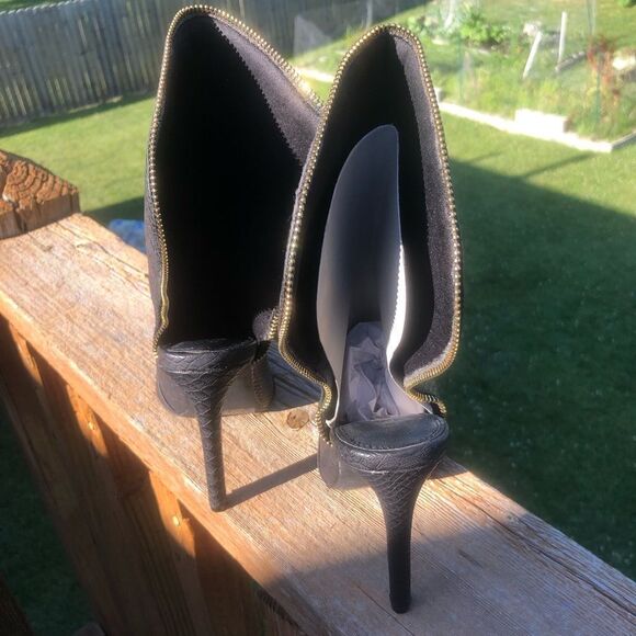 Liliana black snake skin pointed toe open back boots with zipper detail size 7.5 - Picture 6 of 8